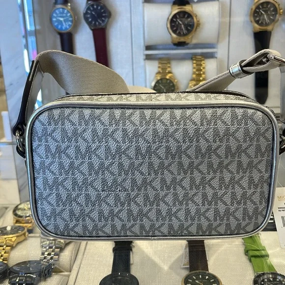 Michael Kors Bradshaw Extra-Sm Metallic Signature Logo Camera Crossbody
Silver - Picture 7 of 16